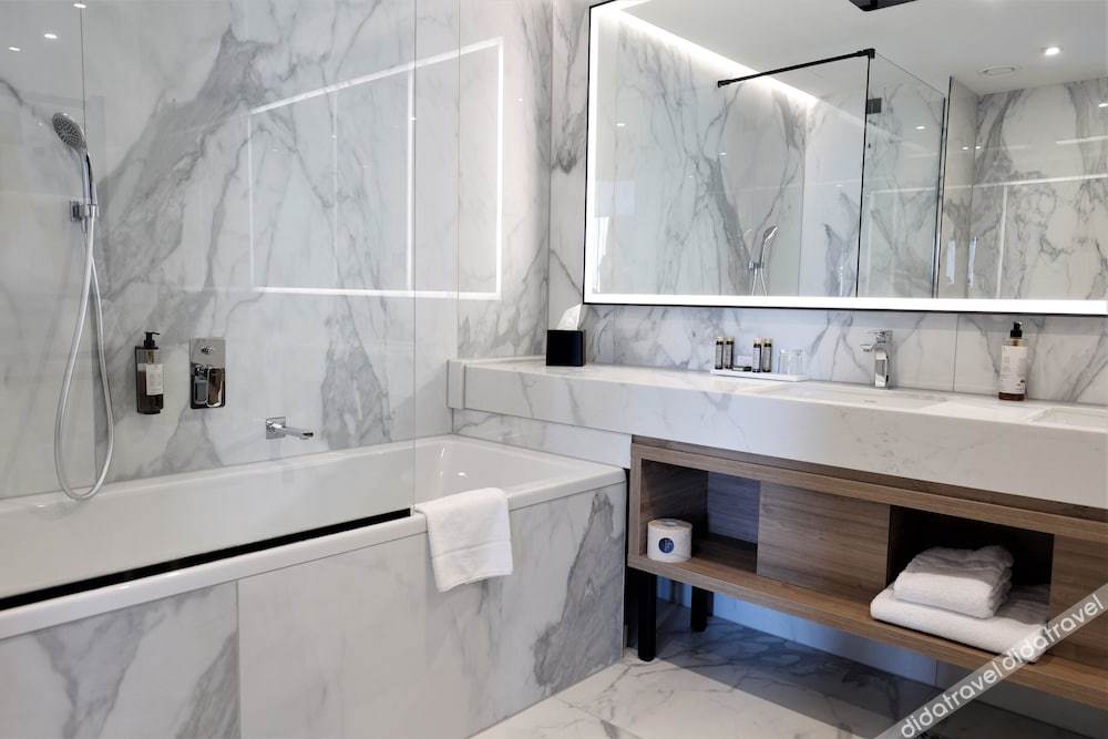 高级特大床房带双床