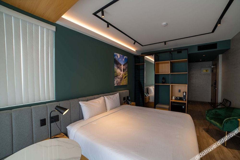 标准特大床房-禁烟