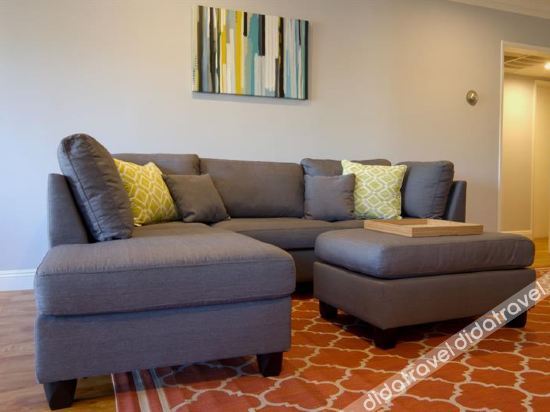 Airy 2Br in West La by Sonder photo 2