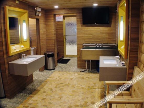 Wicker Park Bathhouse Apartments photo 2
