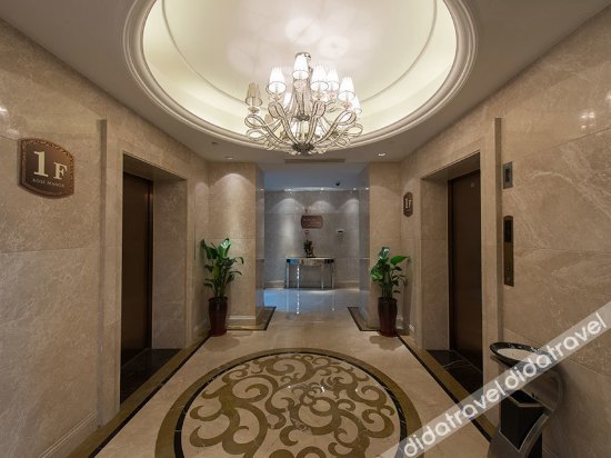 Rose Manor photo 5