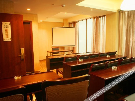 REST TREE HOTEL DUJIANGYAN photo 2