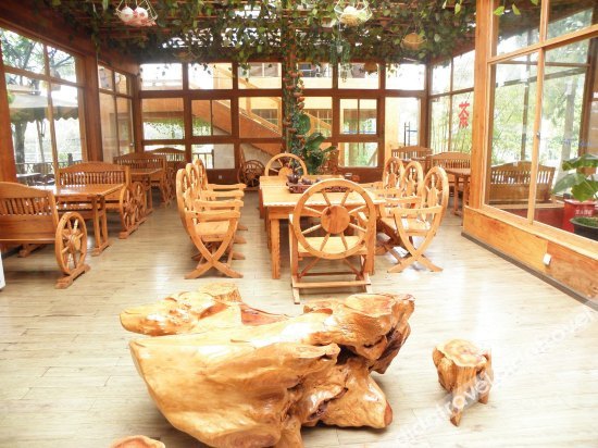 Red Manor photo 3