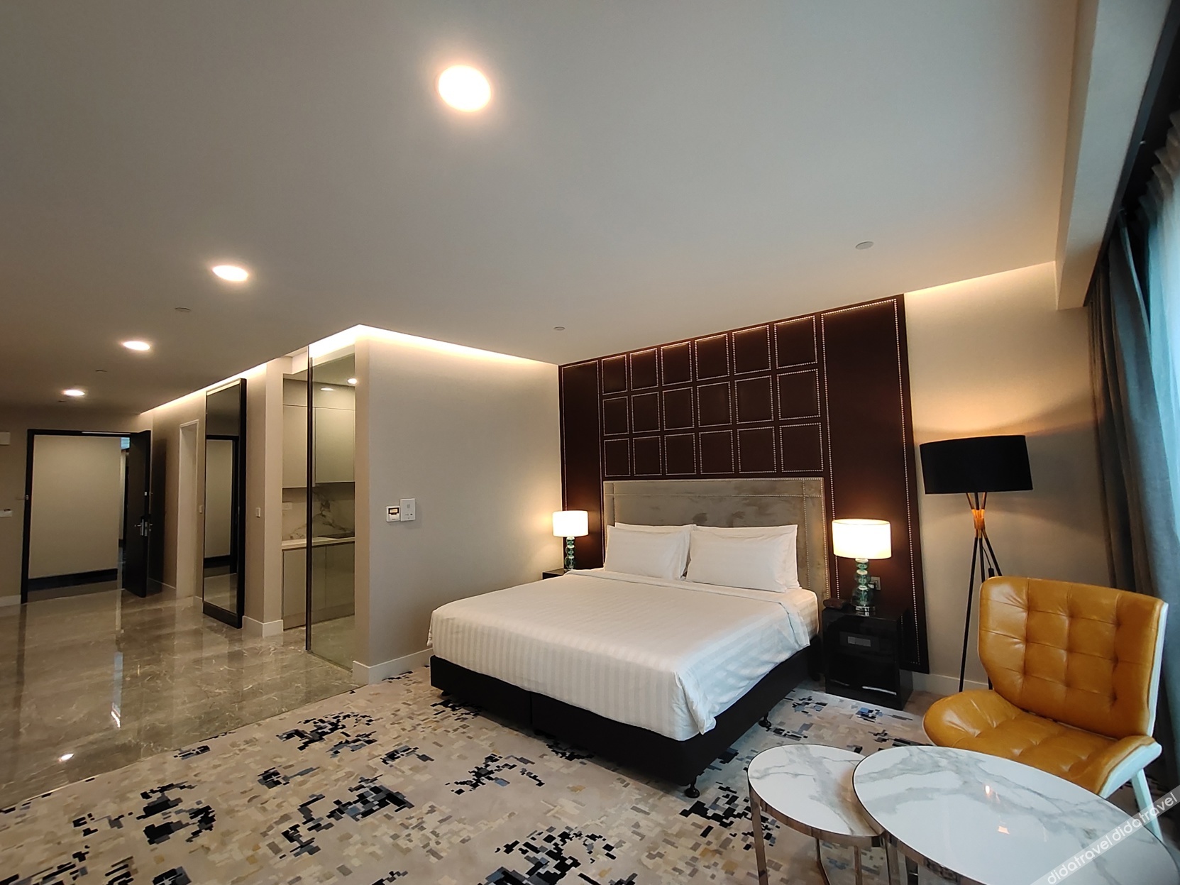 尊贵特大床房间